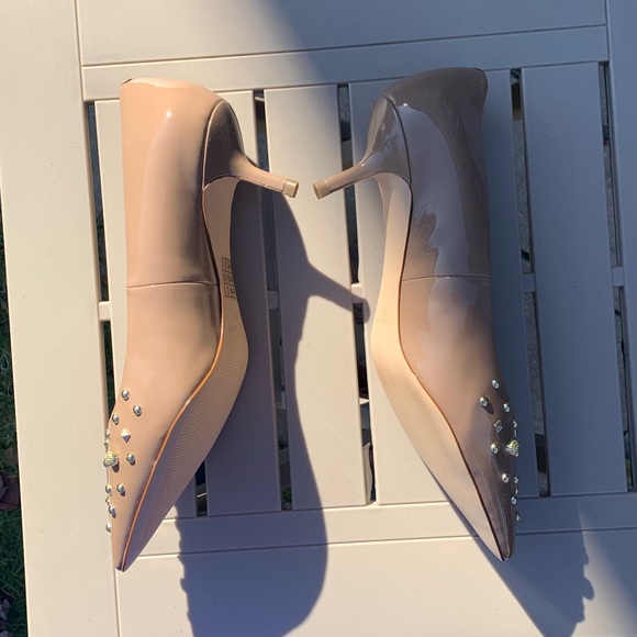 Shoes - Picture 4 of 8